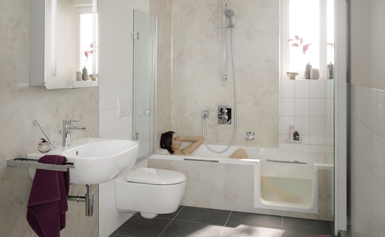 Was kostet eine Badewanne mit Tür? Quelle: HSK Duschkabinenbau KG
