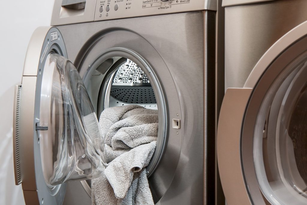 Kann ich den Trockner auf die Waschmaschine stellen? – Badratgeber.com