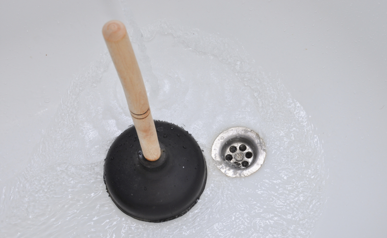 Badewanne verstopft Was tun?