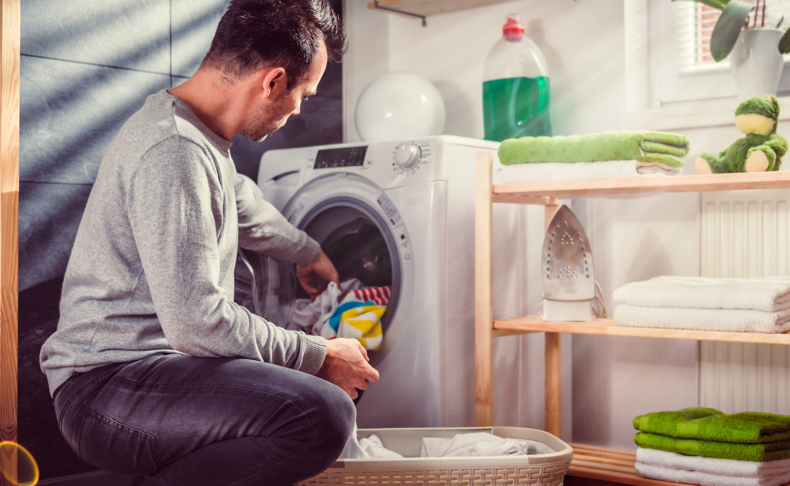 Willst du eine langlebige Waschmaschine, solltest du sie regelmäßig von Kalk und Schmutz befreien.