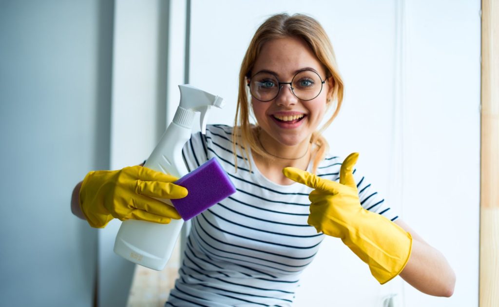 Die richtige Vorbereitung ist wichtig: Alte Kleidung, Handschuhe und Lüften